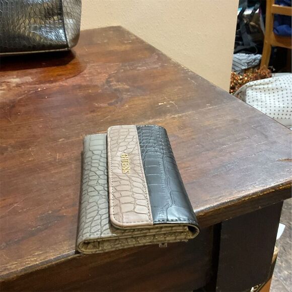 Guess Shoulder Tote Bag & Wallet Set Color Block Croc Print Chain Accent Black​​ - Picture 11 of 16